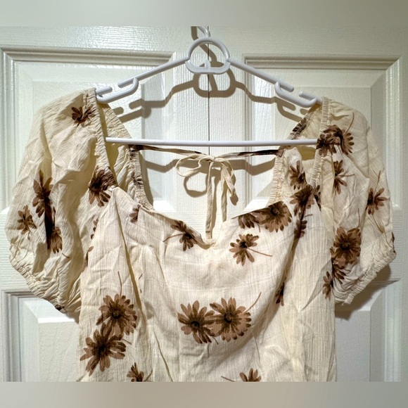 Altar'd State Cream Puff Sleeve Crop Blouse. Size Small. NWT - Picture 2 of 14